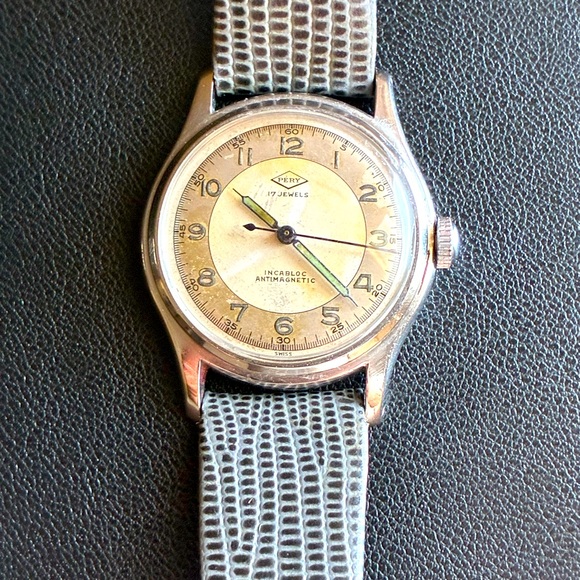 Vintage Perry 17 Jewel Incabloc. Beautiful condition. Runs and keeps time !!